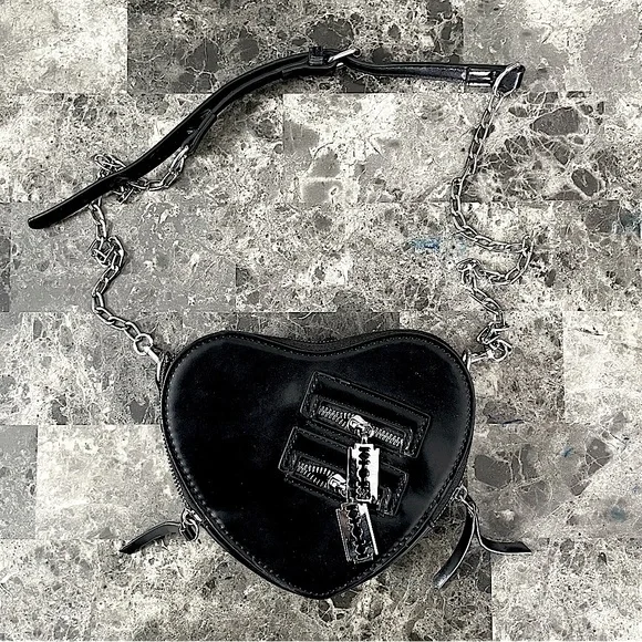(Fake) Razor Blade Leather Chain Heart Bag - Picture 2 of 16